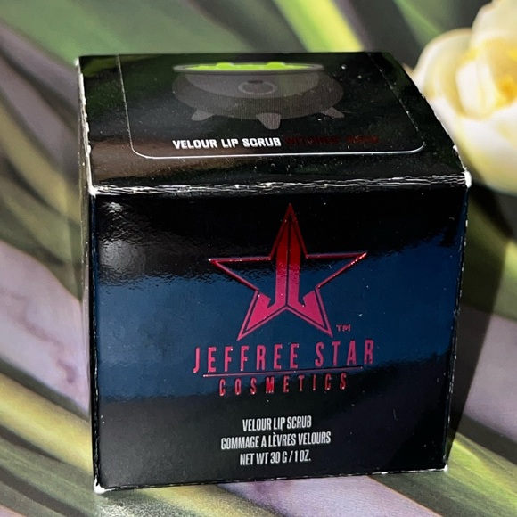 Jeffree Star Velour Lip Scrub in Witches Brew - Picture 3 of 5